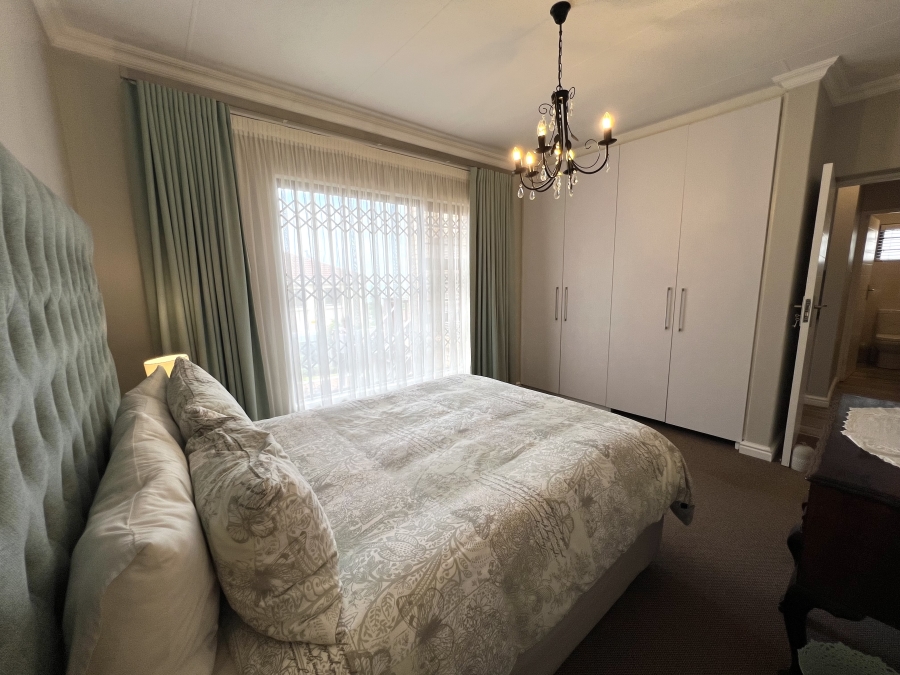 4 Bedroom Property for Sale in Wavecrest Eastern Cape